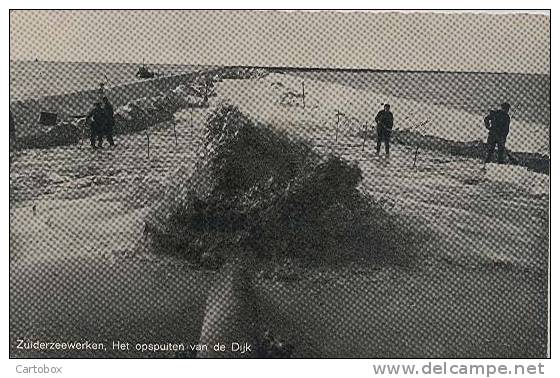 Harderwijk, Zuiderzeewerken / Het Opspuiten Van De Dijk. - Harderwijk