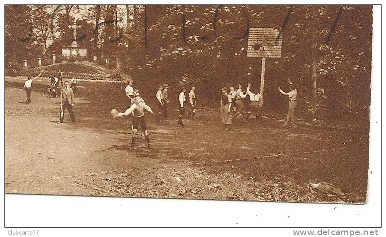 Marcq-en-Barroeul (59) : Partie De Tennis Et De Bascket Dans Le Parc De L'Institution Libre En 1933 (animée). - Marcq En Baroeul