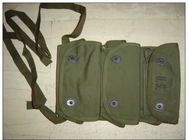 US ARMY ORIGINAL WWII TRIPPLE POUCH FOR GRENADE MINT CONDITION Date 1945 - 1939-45