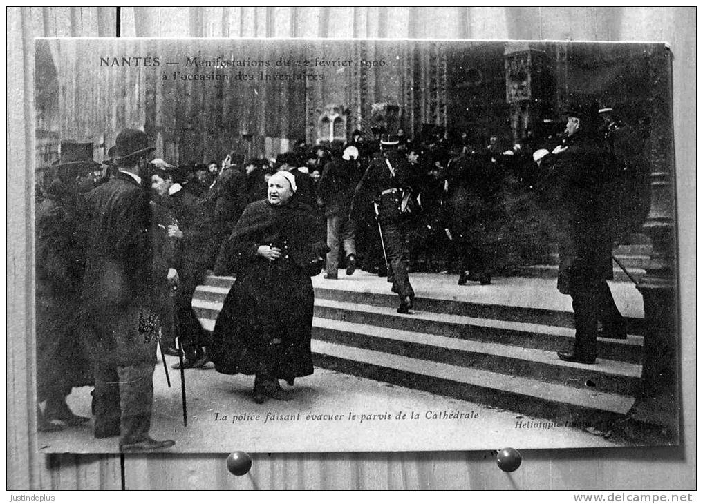 NANTES INVENTAIRES MANIFESTATION 22 FEVRIER 1906 LA POLICE FAISANT EVACUER LE PARVIS DE LA CATHEDRALE - Manifestazioni