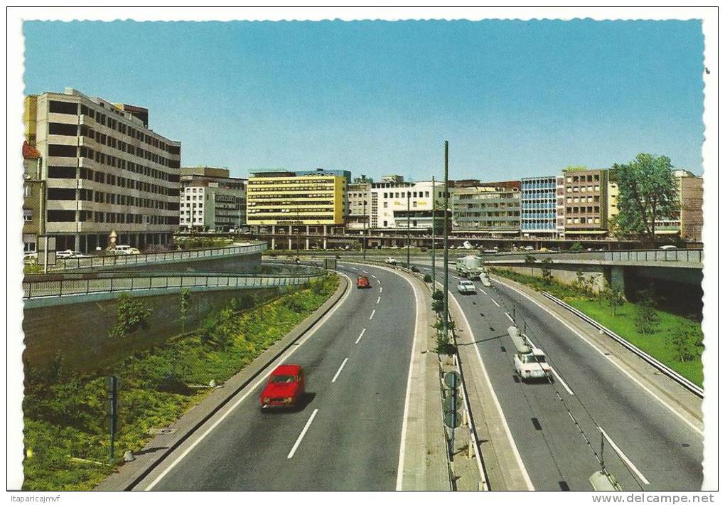 Allemagne :  SAARBRÜCKEN  :  Vue  , Stadtautobahn - Saarbruecken