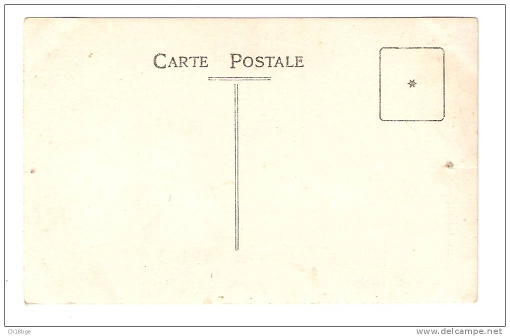 Carte Photo : Groupe De Miliaires ( Blessés) Posant Devant Un Grand Bâtiment : Lieu Indéterminé - Sonstige & Ohne Zuordnung