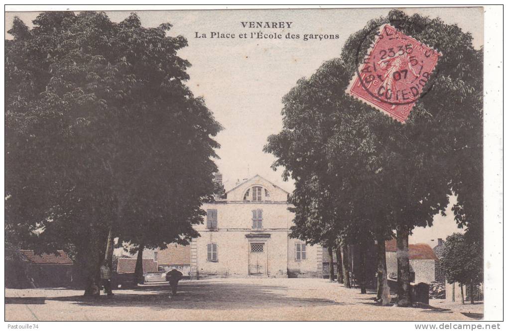 VENAREY.  -  La  Place  Et  L'Ecole  Des  Garçons - Venarey Les Laumes