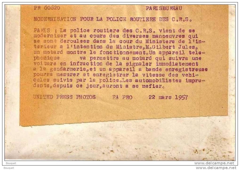 PHOTO UNITED PRESSE PHOTOS - 22 MARS 1957 - MODERNISATION DE LA POLICE ROUTIERE DES C.R.S - TELEPHONE - MOTO SEMEC - Autres & Non Classés