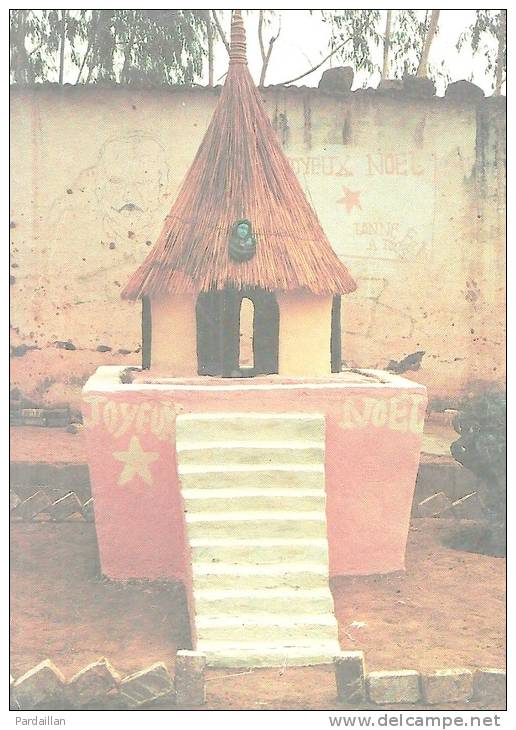 SOUVENIR DU BURKINA.  NOËL DANS LA GROTTE OU DANS LA CASE  "NOËL C'EST NOËL".  GROS PLAN. - Burkina Faso