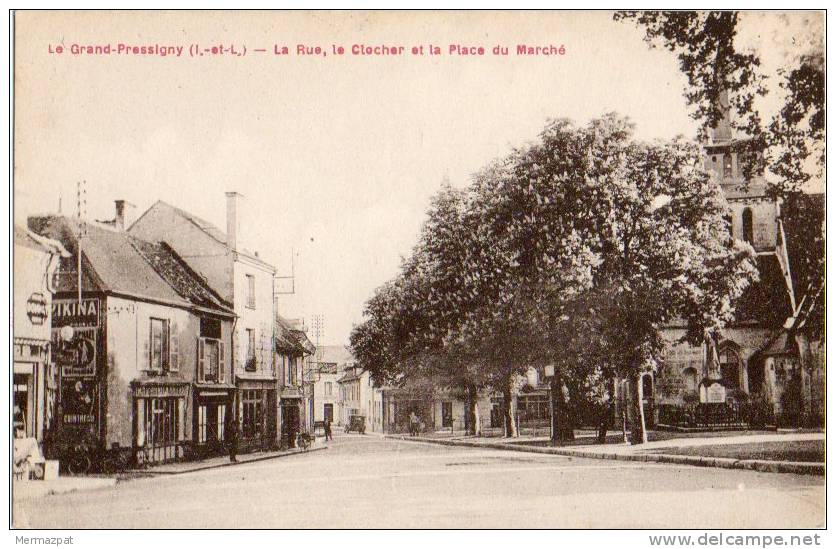 LE GRAND-PRESSIGNY (Indre-et-Loire 37) : La Rue, Le Clocher Et La Place Du Marché. - Le Grand-Pressigny