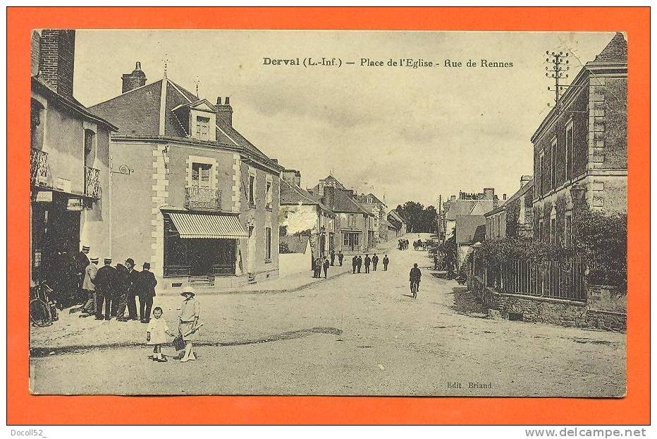 Dpt  44  Derval   "  Place De L´eglise - Rue De Rennes  " - Derval