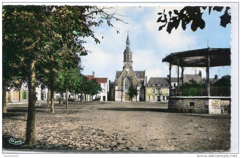 CPSM 41 MONTOIRE SUR LE LOIR L EGLISE ET LA PLACE CLEMENCEAU - Montoire-sur-le-Loir