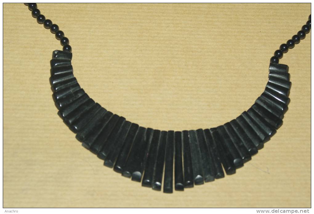 COLLIER PIERRE NOIRE Ras Du COU  Pierres à Identifier 47 Cms - Collane/Catenine