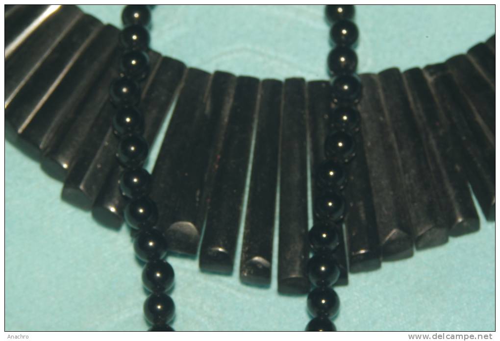 COLLIER PIERRE NOIRE Ras Du COU  Pierres à Identifier 47 Cms - Collane/Catenine