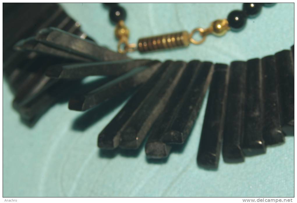 COLLIER PIERRE NOIRE Ras Du COU  Pierres à Identifier 47 Cms - Collane/Catenine