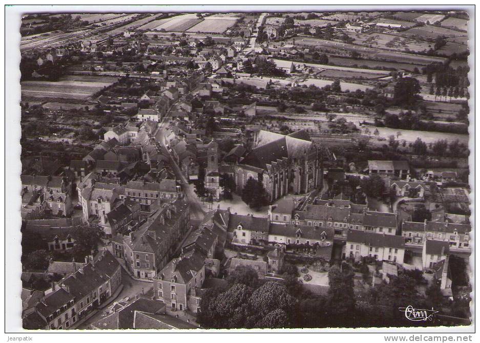 NORT SUR ERDRE - Vue Aérienne Sur L'église Et Le Carrefour Principal - Nort Sur Erdre