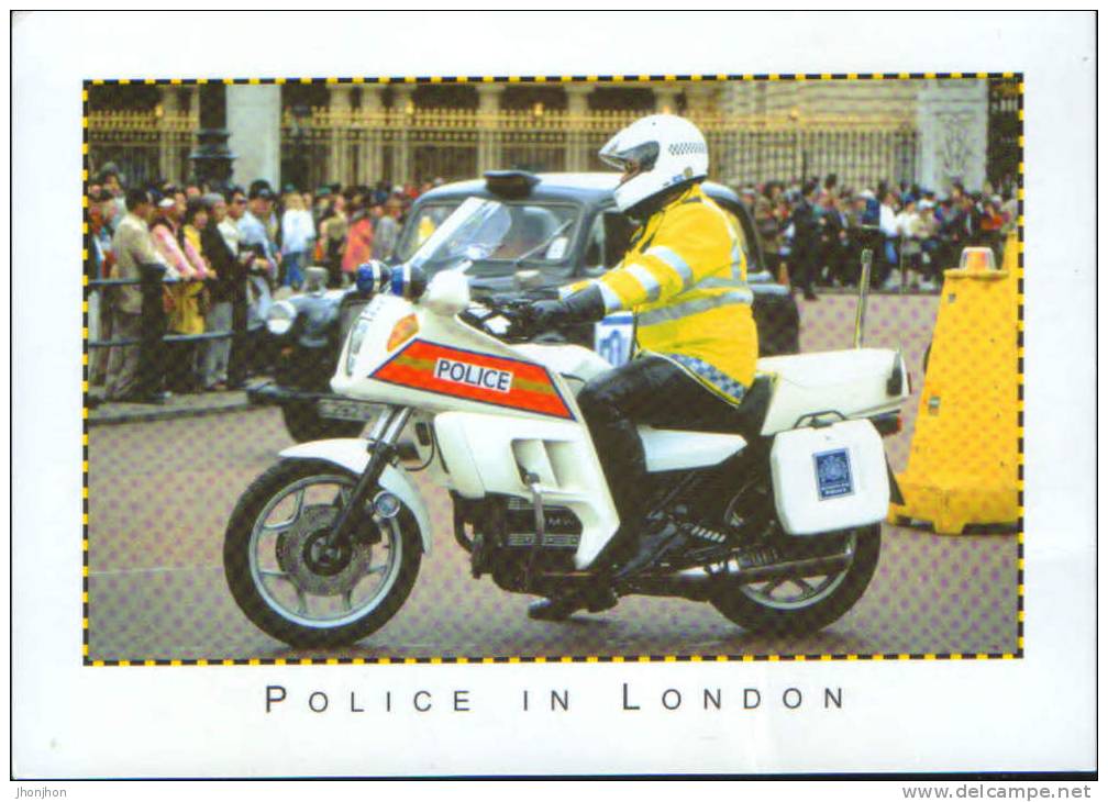 England-Postcard Unused-Police In London- 2/scans - Police - Gendarmerie