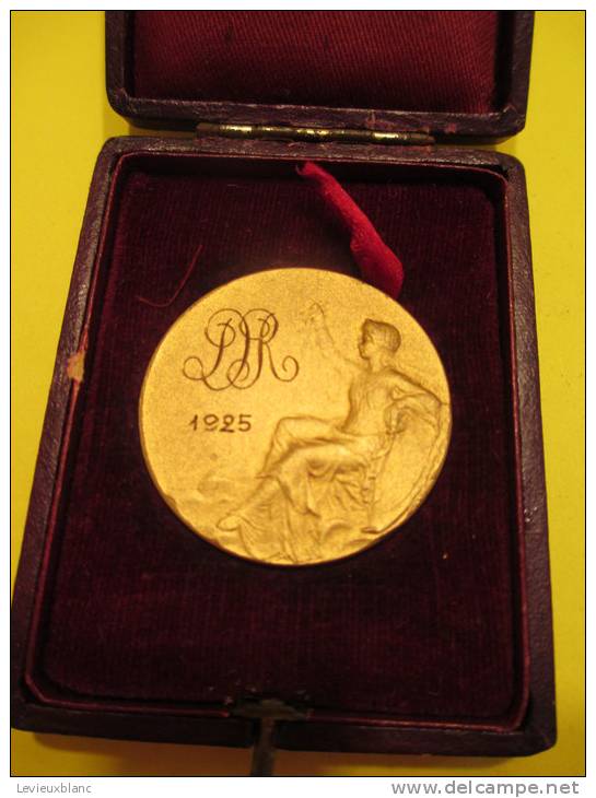 Médaille Civile/Bronze Doré/ Chiffrée DR /Offert Par P.F.D.F./1925                       D111 - Autres & Non Classés