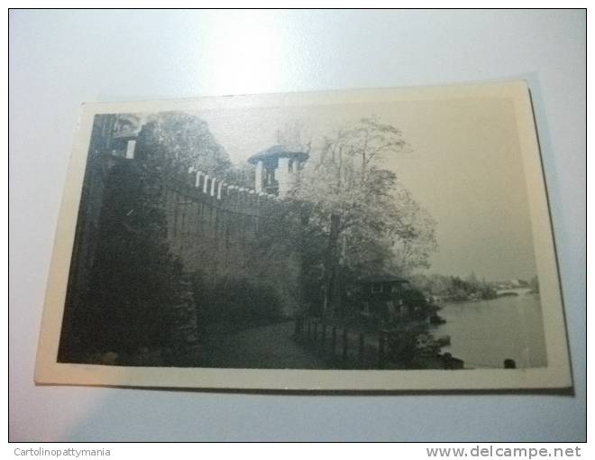 Torino  Piccolo Formato Castello Medioevale Del Valentino Le Mura  Fiume Po - Castello Del Valentino