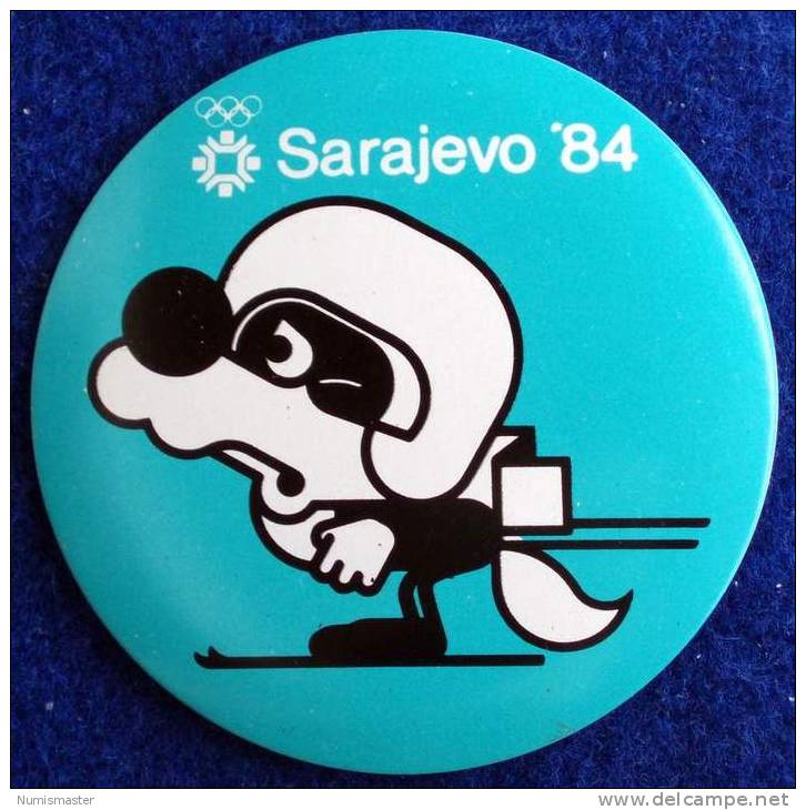 OLYMPIADE SARAJEVO 1984 , MASCOTE VUCKO SKIING BADGE - Bekleidung, Souvenirs Und Sonstige