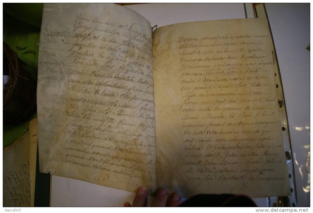 MANUSCRIT DE 4 PAGES SUR PARCHEMIN DE 1768 + CACHET LORAINE ET  ...DANIEL WOLF  A VOIR - Manuscritos