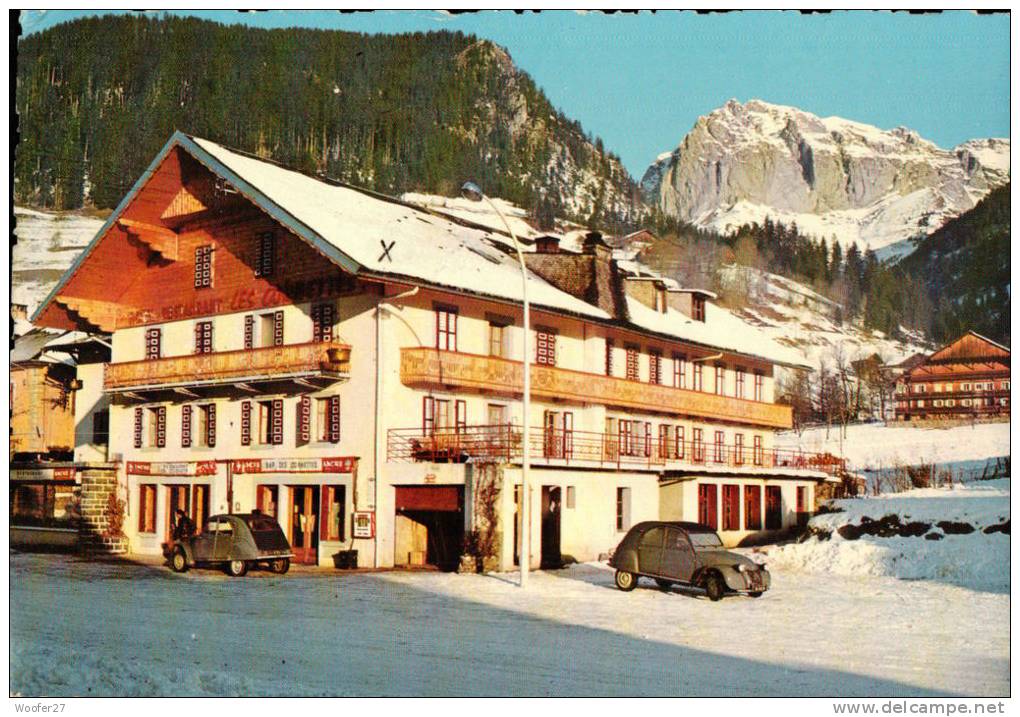 LA CHAPELLE D'ABONDANCE   Un Coin Du Village  Avec L'hotel Restaurant Des Cornettes 2 CHEVAUX CITROEN - La Chapelle-d'Abondance