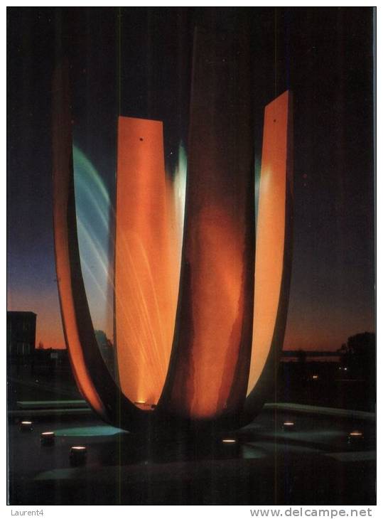 (755) Australia - NSW - Griffith Nancy Blumer Memorial Fountain At Night - Bibliotheken