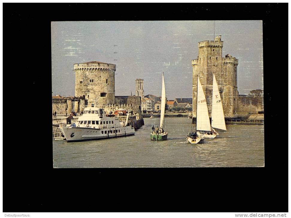 LA ROCHELLE Charente Maritime 17 : Tour St Nicolas Et De La Chaine ( Voiliers Bateau Vedette Ferry Boat ) - La Rochelle