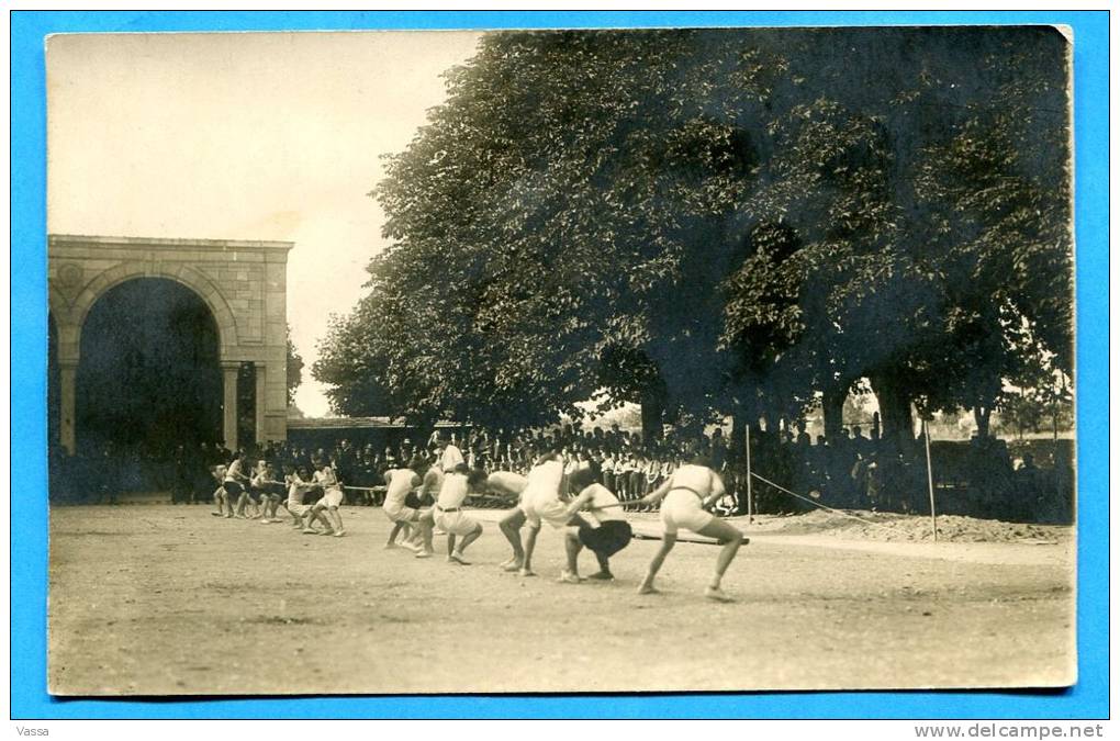 CPA -  Lutte - Tir à La Corde. - Lutte