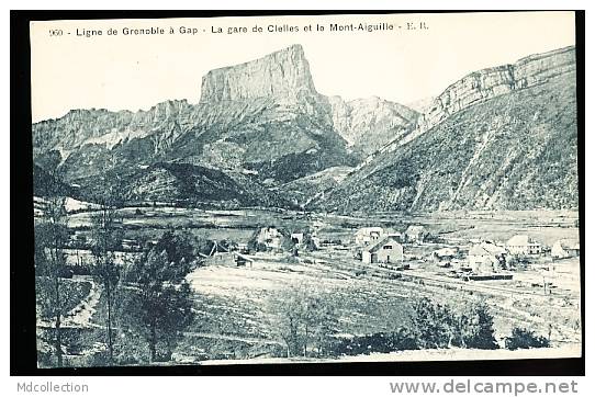 38 CLELLES / La Gare Et Le Mont Aiguille / - Clelles