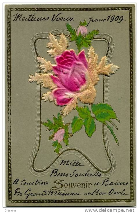 CPA 1909 Précurseur  Gauffrée Plus Collage Tissu Fleurs Roses - Autres & Non Classés