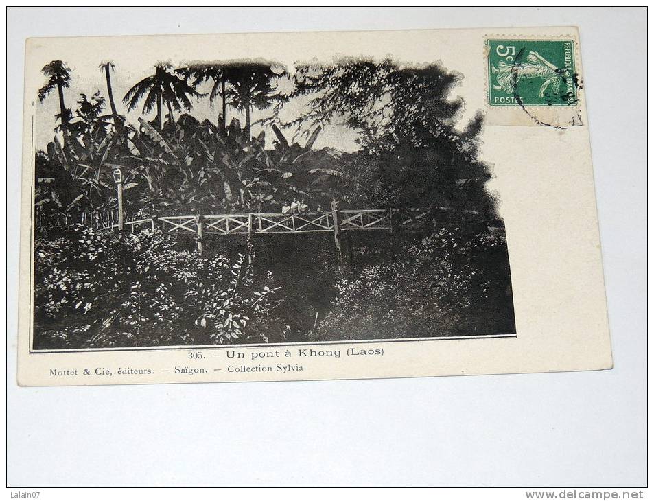 Carte Postale Ancienne : LAOS : Un Pont à KHONG , Animé - Laos