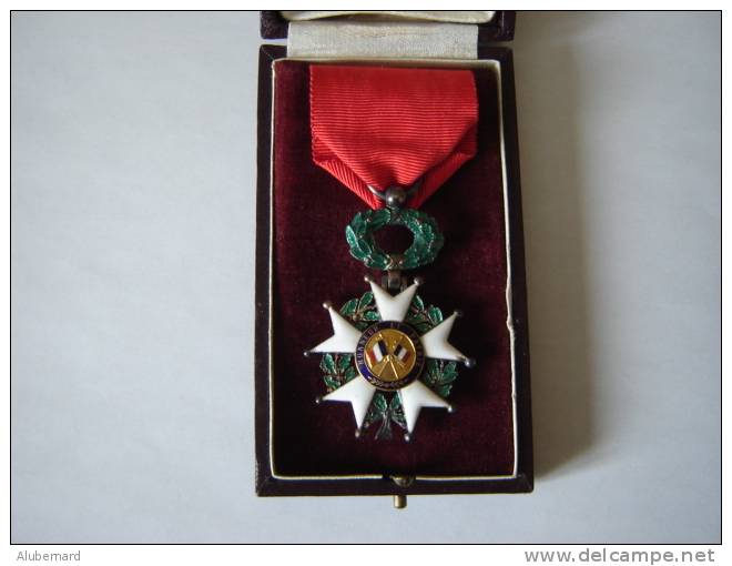 Une Légion D´honneur (Chevalier) Et Une Médaille Du Conseil Municipal De Rennes (vermeil) - France