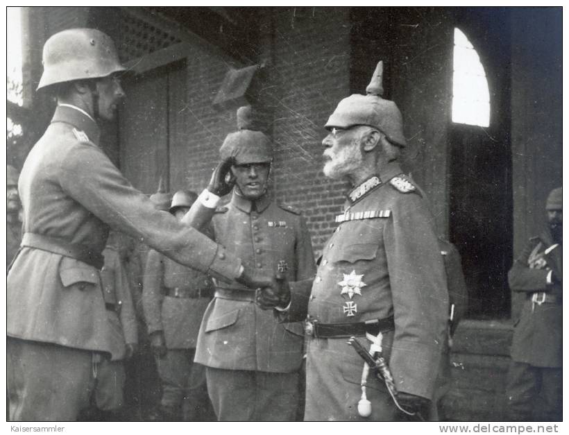 1  PHOTO - Honoring A Soldier By King Ludwig III - Helmet - Stahlhelm - Rgt. 4 - Ehrung  Soldat Durch König Ludwig III. - Weltkrieg 1914-18