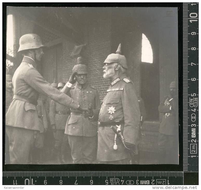 1  PHOTO - Honoring A Soldier By King Ludwig III - Helmet - Stahlhelm - Rgt. 4 - Ehrung  Soldat Durch König Ludwig III. - Weltkrieg 1914-18