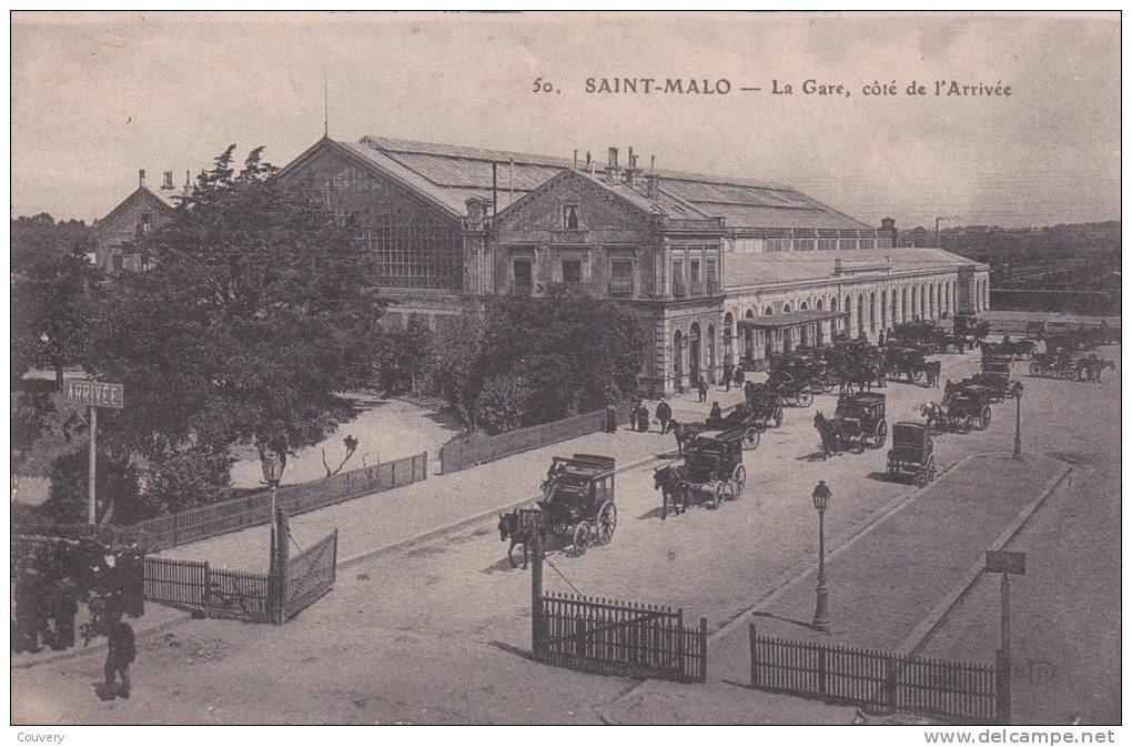 CPA 35 St-MALO ,la Gare ,côté De L'Arrivée. (animée) - Saint Malo