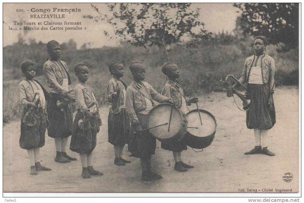 CONGO FRANCAIS  BRAZZAVILLE  TAMBOURS ET CLAIRONS FERMANT LA MARCHE DES CARTES POSTALES - Brazzaville