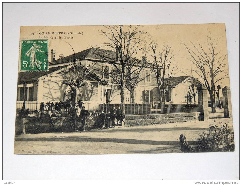 Carte Postale Ancienne : GUJAN-MESTRAS : La Mairie Et Les Ecoles, Animé - Gujan-Mestras