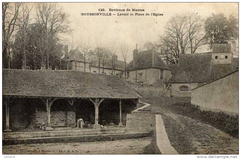 78-GOUSSONVILLE-Lavoir Et Place De L´Eglise - Guerville