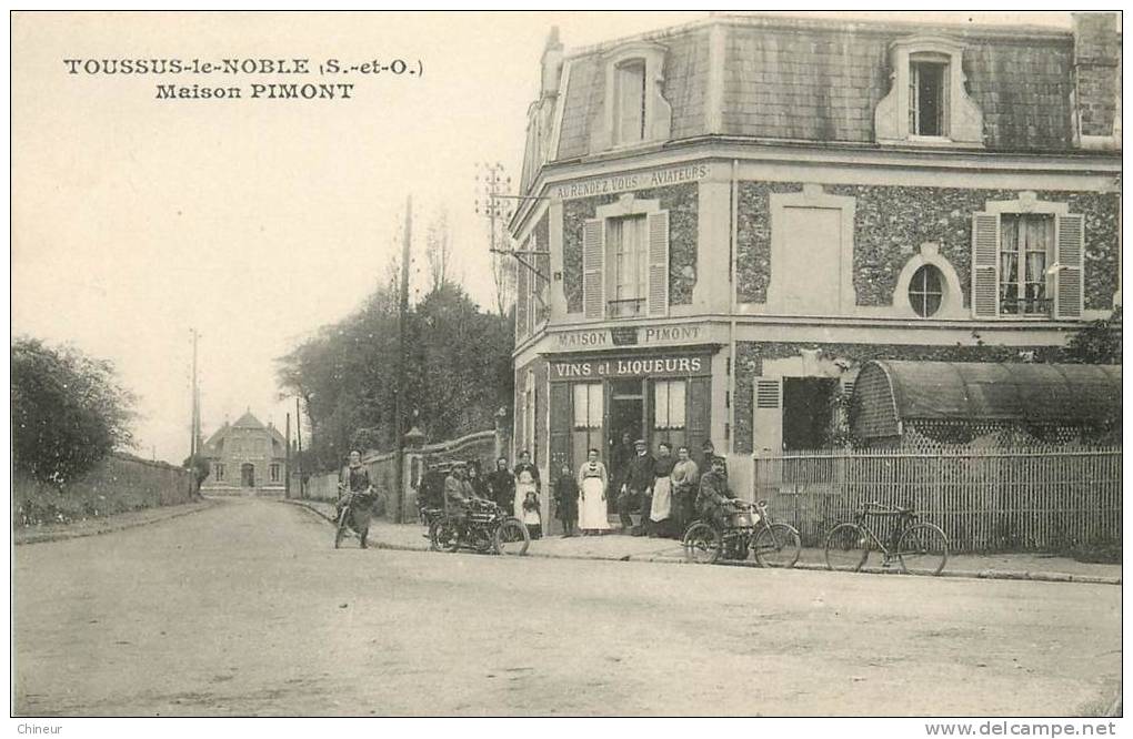 TOUSSUS LE NOBLE MAISON PIMONT 2 MOTOS DEVANT LE CAFE AU RENDEZ VOUS DES AVIATEURS - Toussus Le Noble