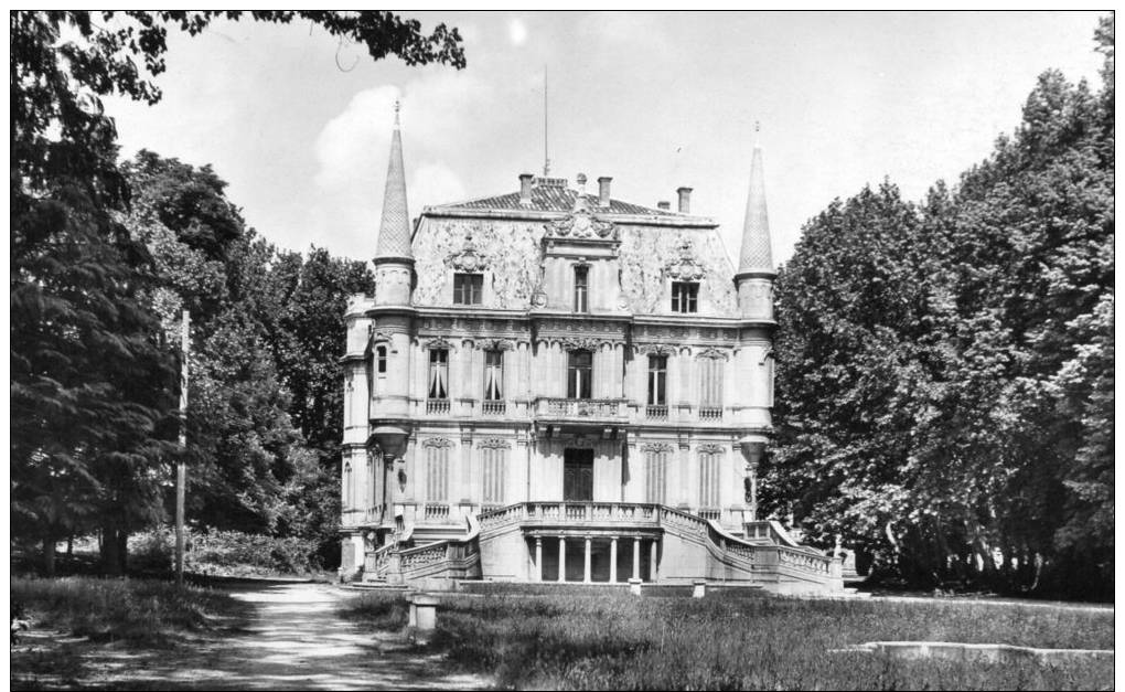 Courthezon   Chateau De Val Seille   Nouvel Hotel De Ville - Autres & Non Classés