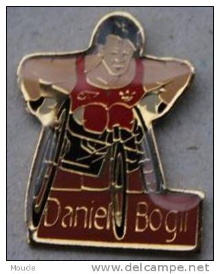 DANIEL BÖGLI SUPPORTER - EN CHAISE ROULANTE HANDISPORT    -    (ROUGE) - Atletismo