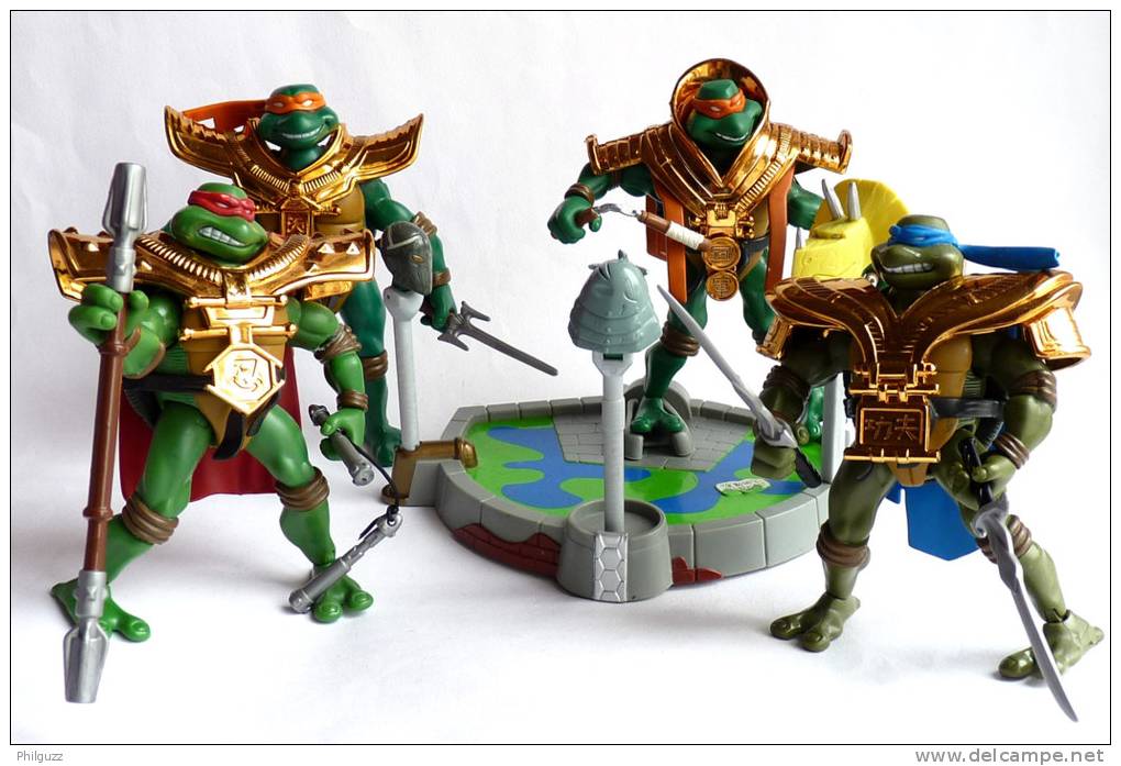 FIGURINE TORTUES NINJA - TEENAGE NINJA TURTLES MUTANT -  LOT DE 4 FIGURINES AVEC UN PLAYSET - Tortues Ninja