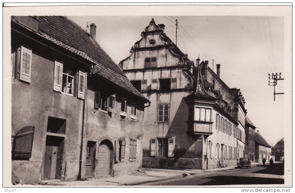 ROUFFACH ( Haut-Rhin ) - Le Pensionnat - Voiture -  VOIR 2 SCANS - - Rouffach