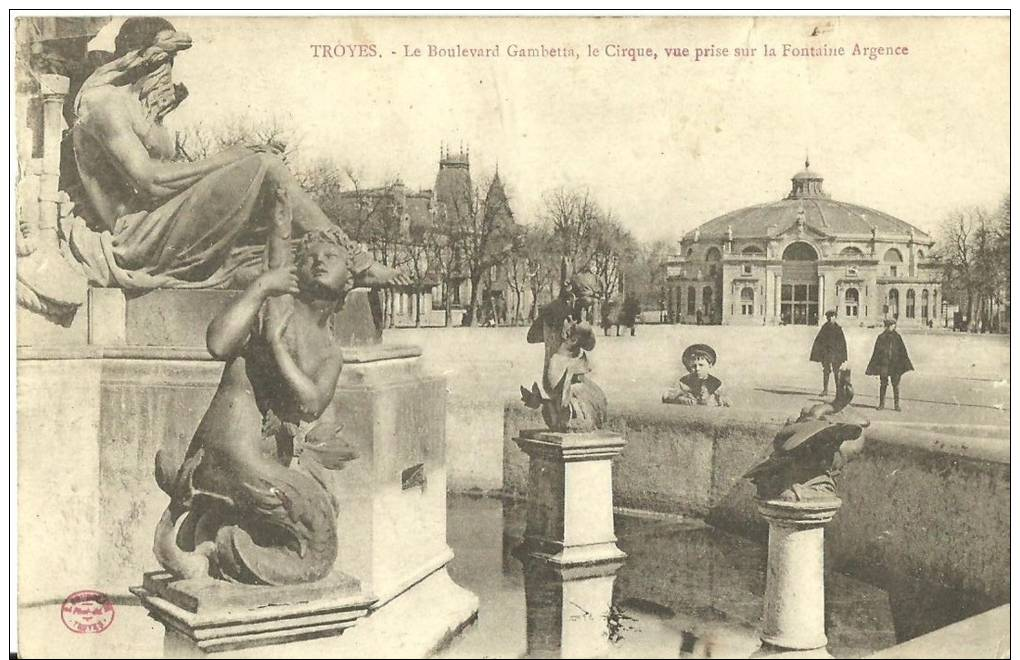 16 - TROYES /  Le Boulevard Gambetta, Le Cirque, Vue Prise Sur La Fontaine Argence - Troyes