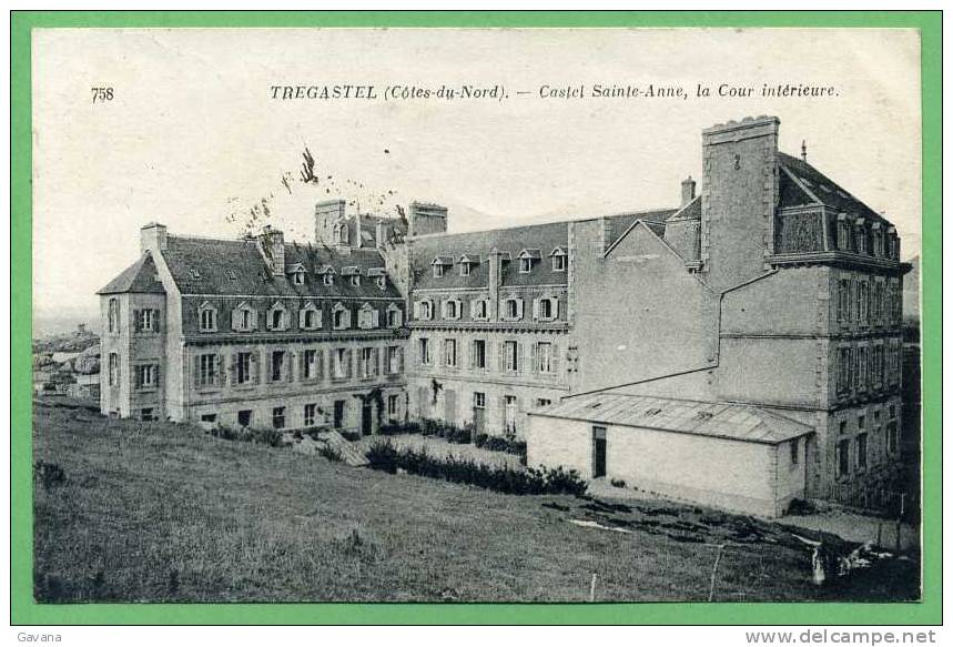 22 TREGASTEL - Castel Sainte-Anne, La Cour Intérieure - Trégastel