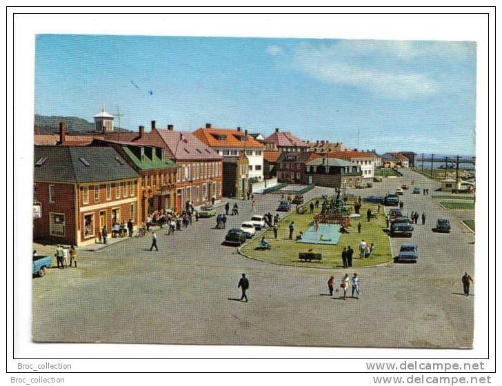 Saint-Pierre Et Miquelon, Saint-Pierre, Place Du Général De Gaulle, Animée, Automobiles, 404, 4L, Jean Briand N° 22 - Saint-Pierre-et-Miquelon