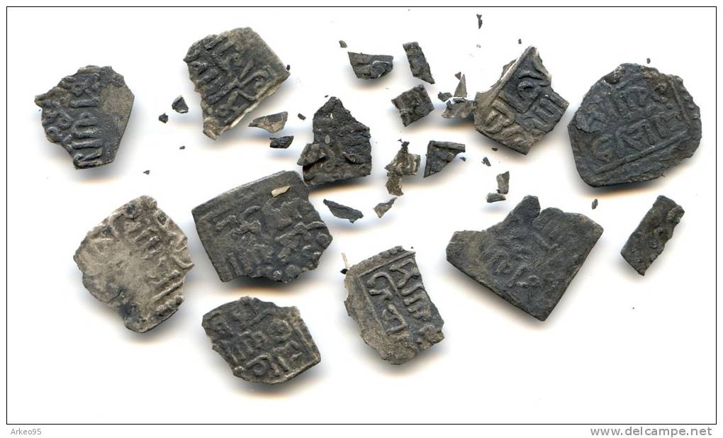 Lot De Dirhams Almohades 12-13e En Argent, Fragmentaires - Islamische Münzen