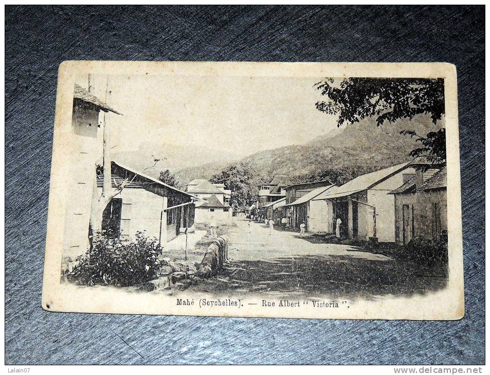 Carte Postale Ancienne : SEYCHELLES : MAHE : Rue Albert "Victoria" , Animé - Seychelles