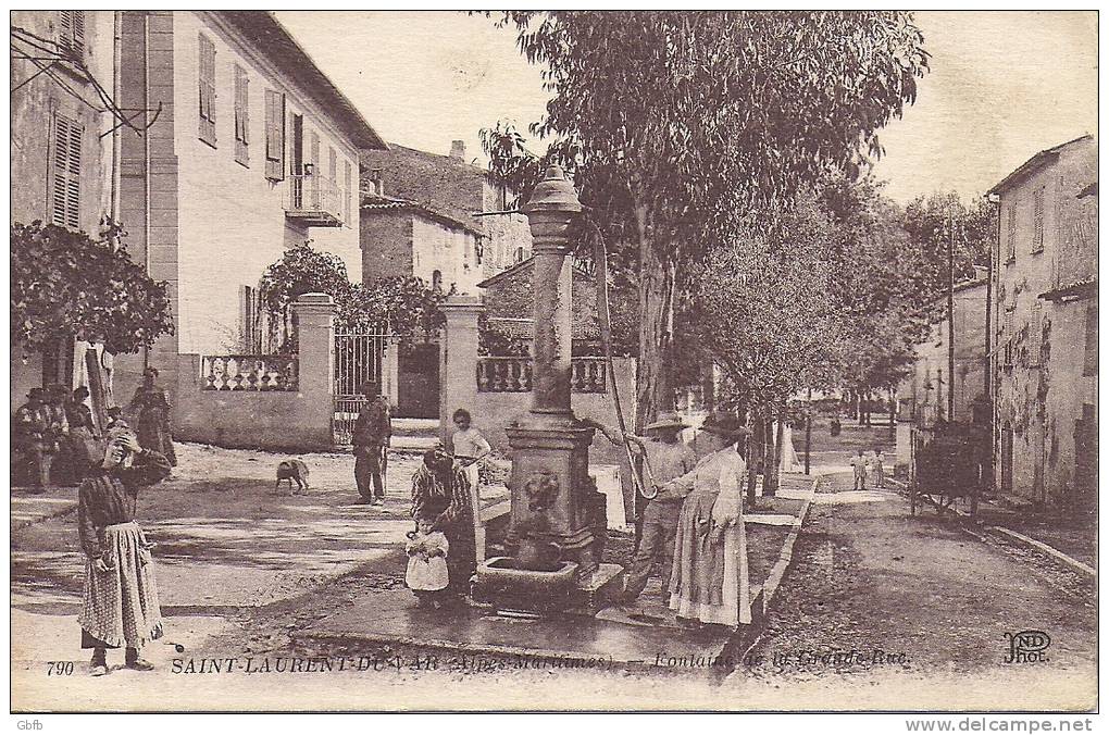 ALPES MARITIMES (06) SAINT LAURENT DU VAR   CPA Circulé  Fontaine De La Grande Rue  TBE- - Saint-Laurent-du-Var