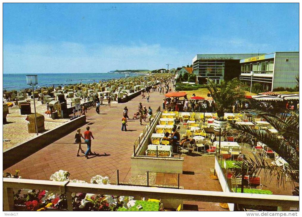 01081 GRÖMITZ -  Blick Auf Die Strandhallen-Terasse - Groemitz