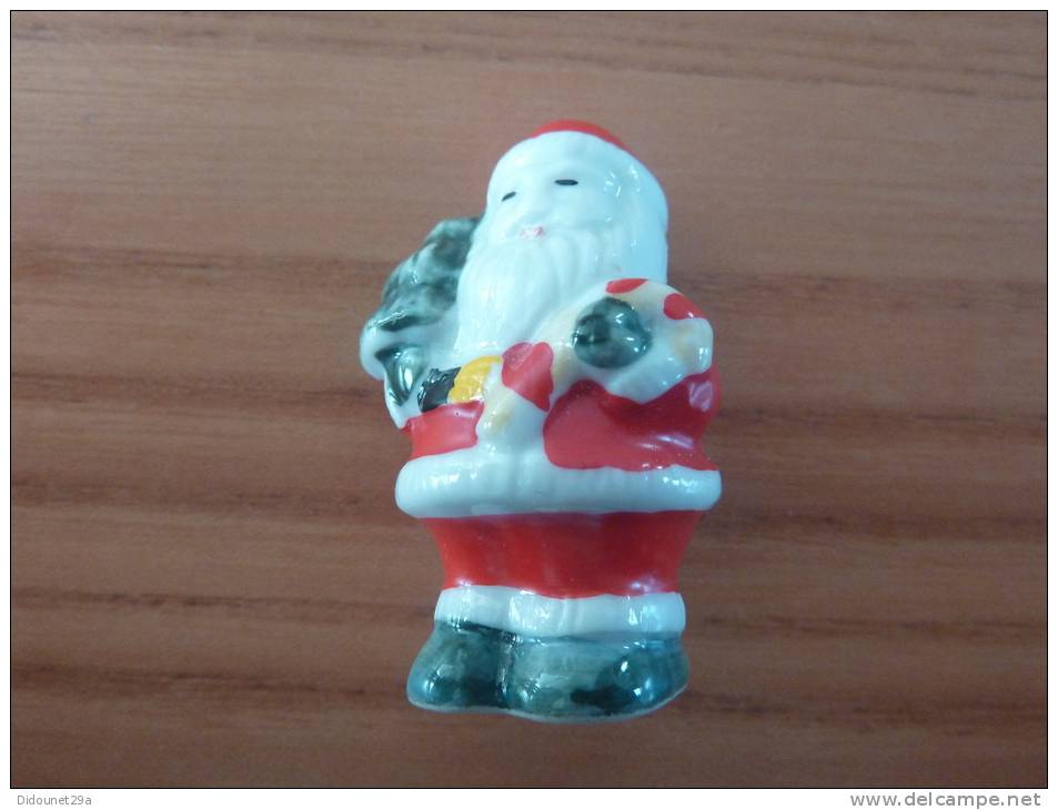 Père Noël Miniature (h : 7,5 Cm) En Porcelaine émaillé - Personnages