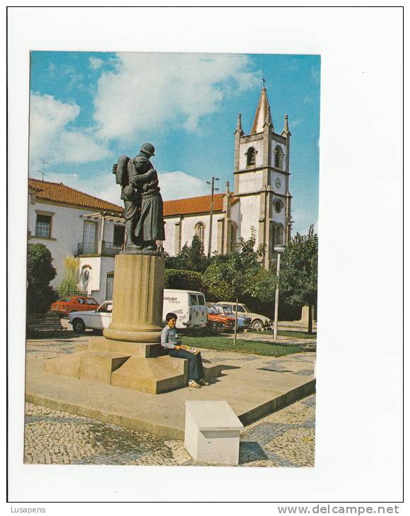 Portugal Cor 20670 - TONDELA - ANTES DE PARTIR O SOLDADO ABRAÇA A SUA MÃE - OLD CARS AUTOMOBILES VOITURES CITROEN DYANE - Viseu