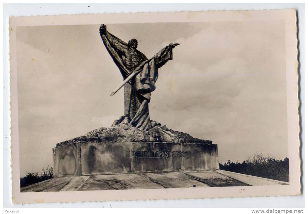 VERDUN--Monument  élevé Au "Mort Homme " à La Mémoire Des Morts De La 69° Division  , Cpsm 9 X 14 N° 61  éd Réant - Verdun